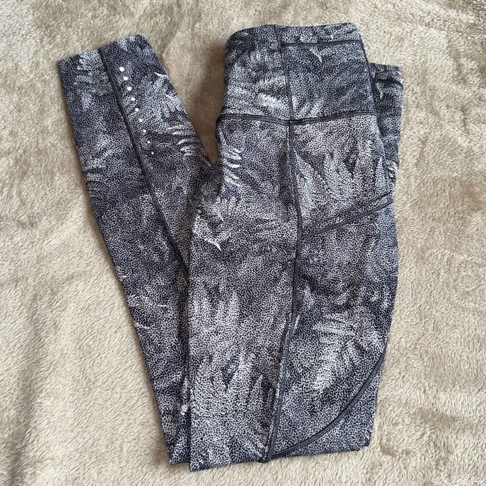 Lululemon Palm Leaf Black & White Leggings